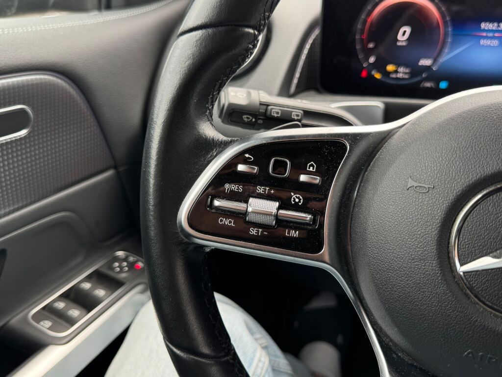 Mercedes-Benz EQB 2022 Musta