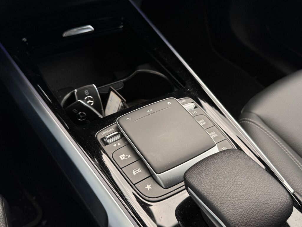 Mercedes-Benz EQB 2022 Musta