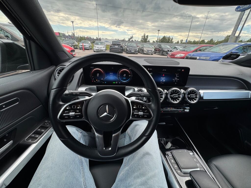 Mercedes-Benz EQB 2022 Musta