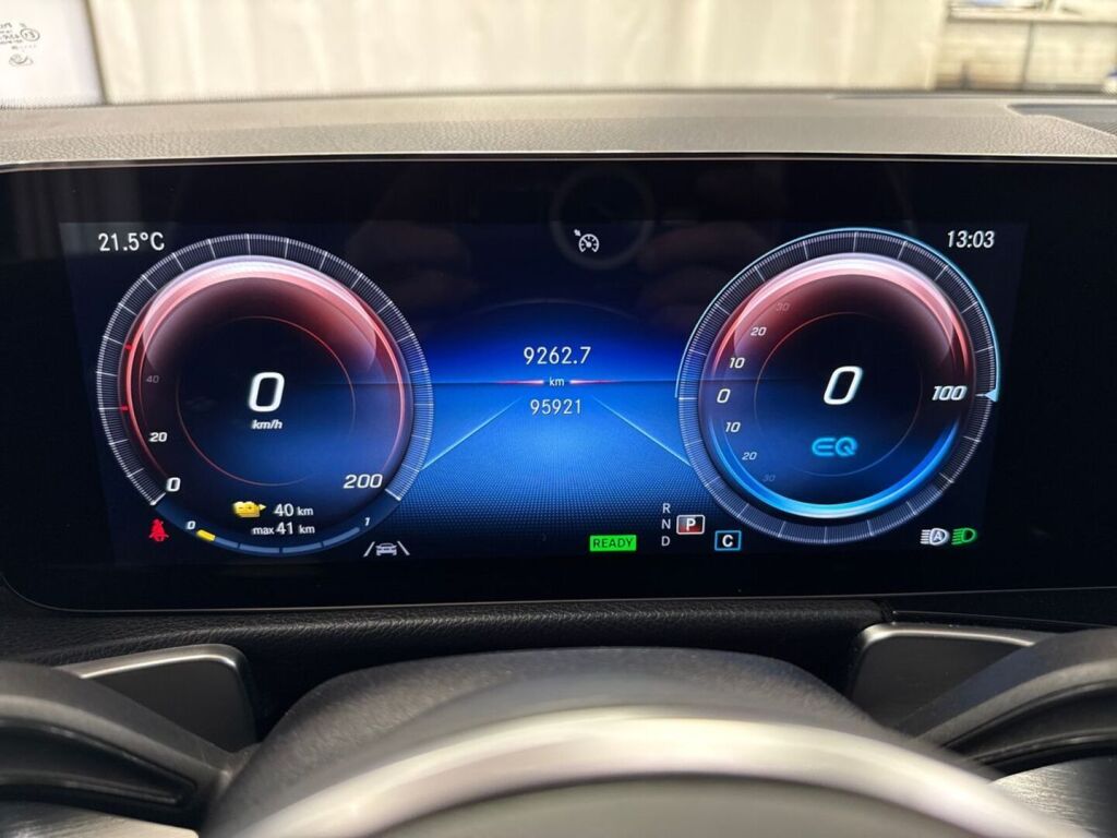 Mercedes-Benz EQB 2022 Musta