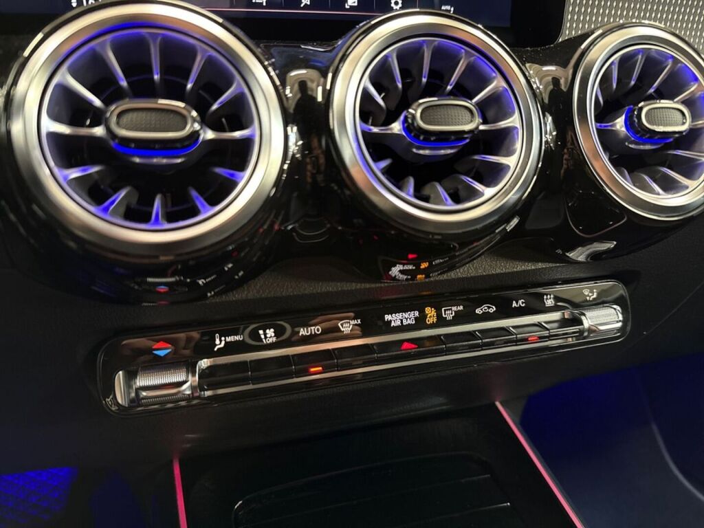 Mercedes-Benz EQB 2022 Musta