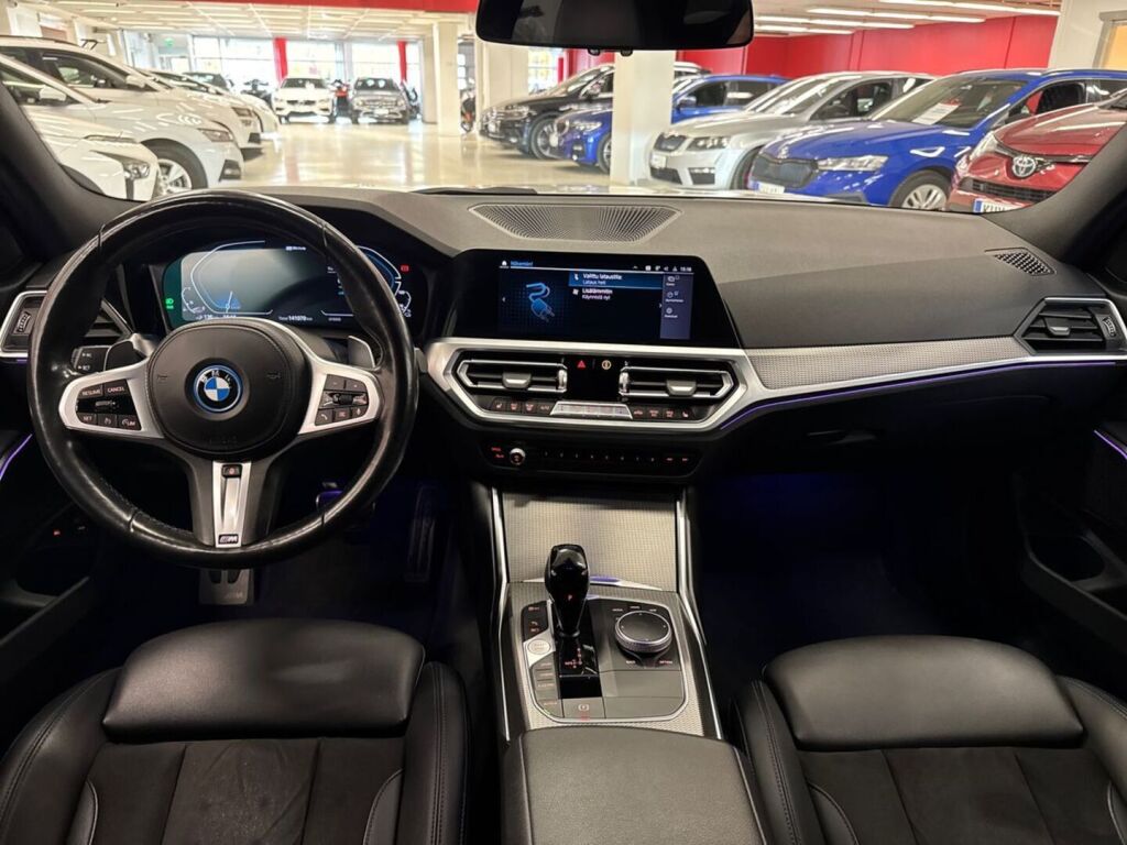 BMW 330 2022 Valkoinen