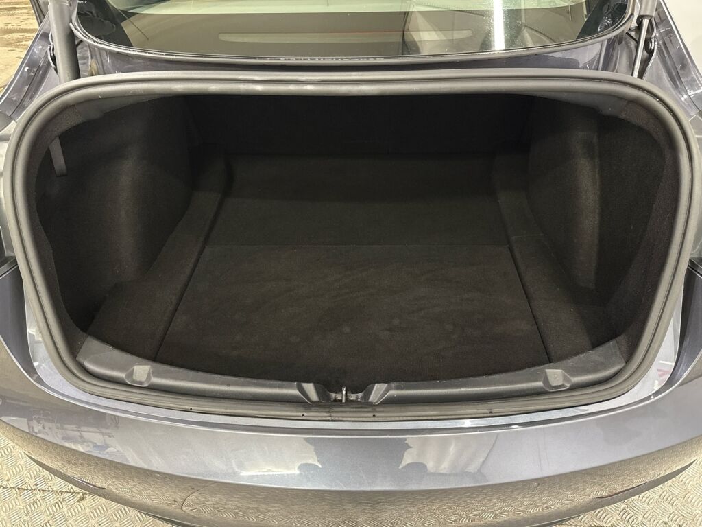 Tesla Model 3 2022 Harmaa