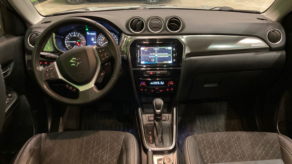Suzuki Vitara 2022 Harmaa