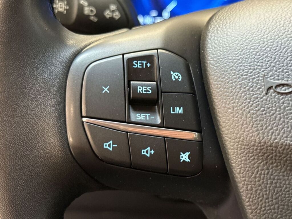 Ford Kuga 2023 Punainen