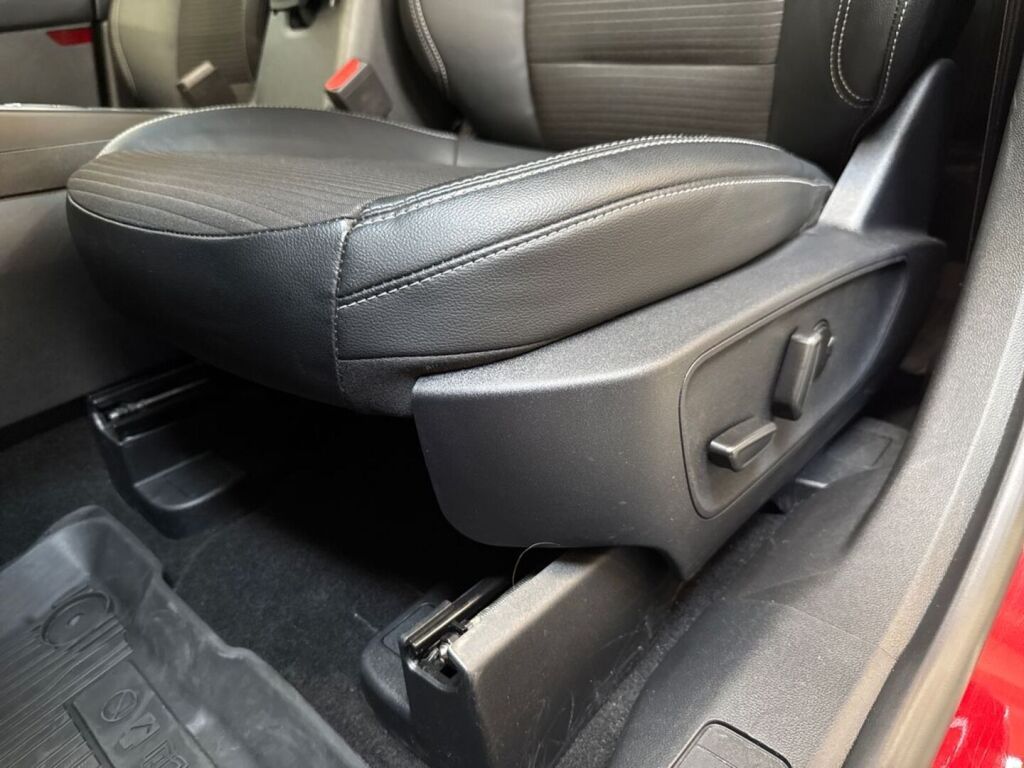 Ford Kuga 2023 Punainen