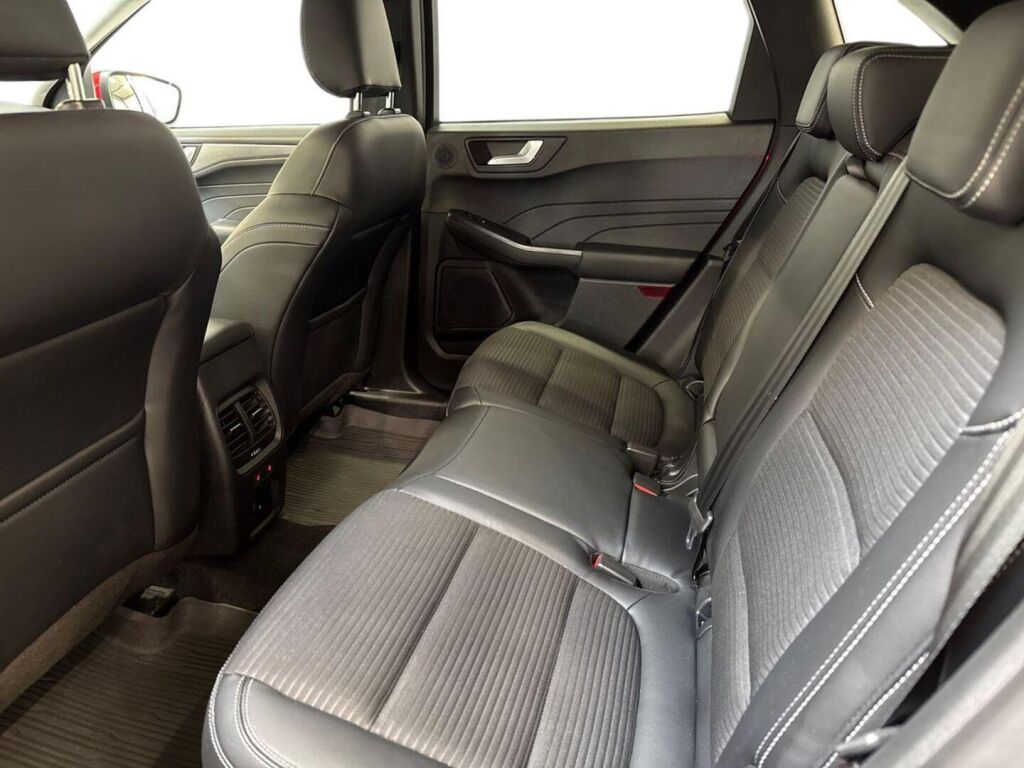Ford Kuga 2023 Punainen