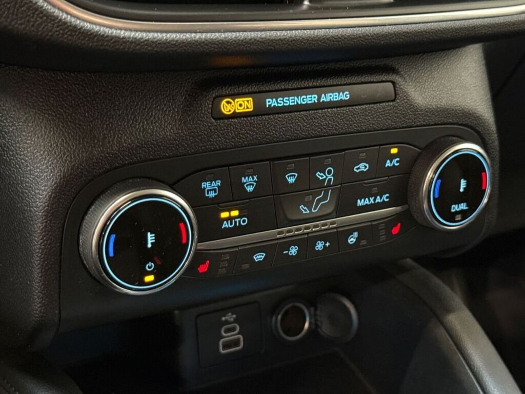 Ford Kuga 2023 Punainen