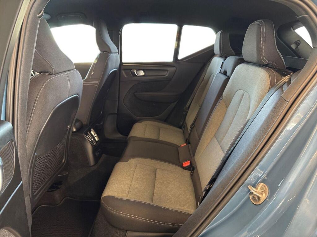 Volvo XC40 2023 Metallinhohto Sininen (FJORD BLUE)