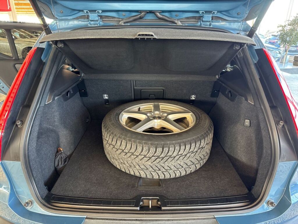 Volvo XC40 2023 Metallinhohto Sininen (FJORD BLUE)