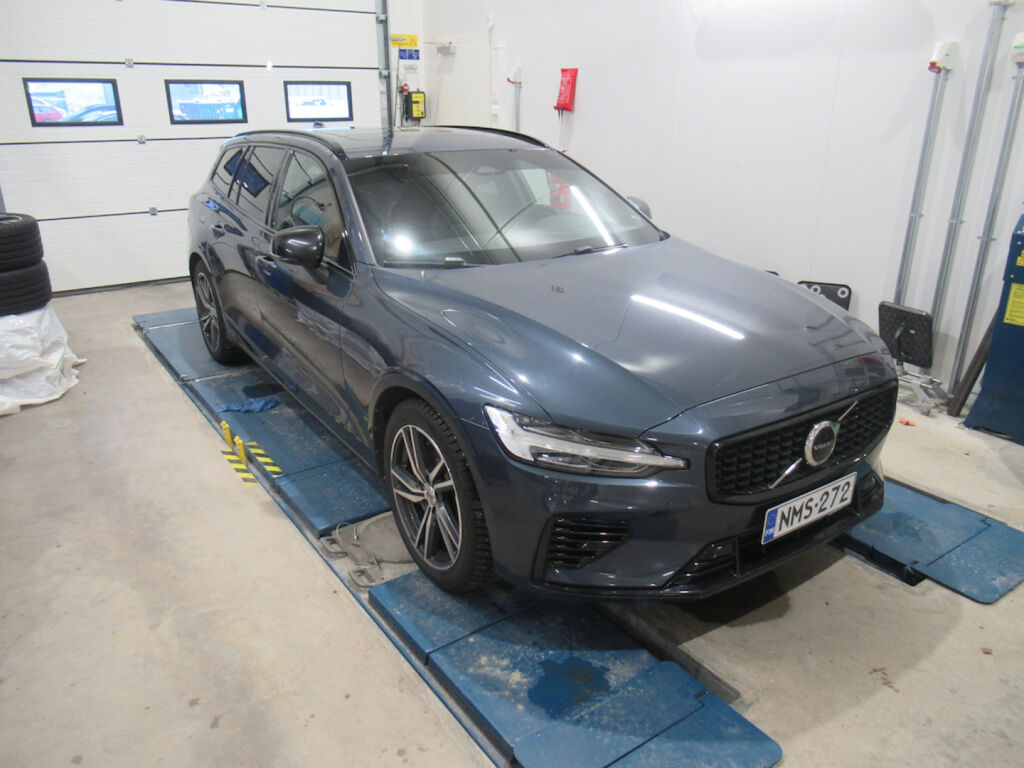 Volvo V60 2023 Sininen