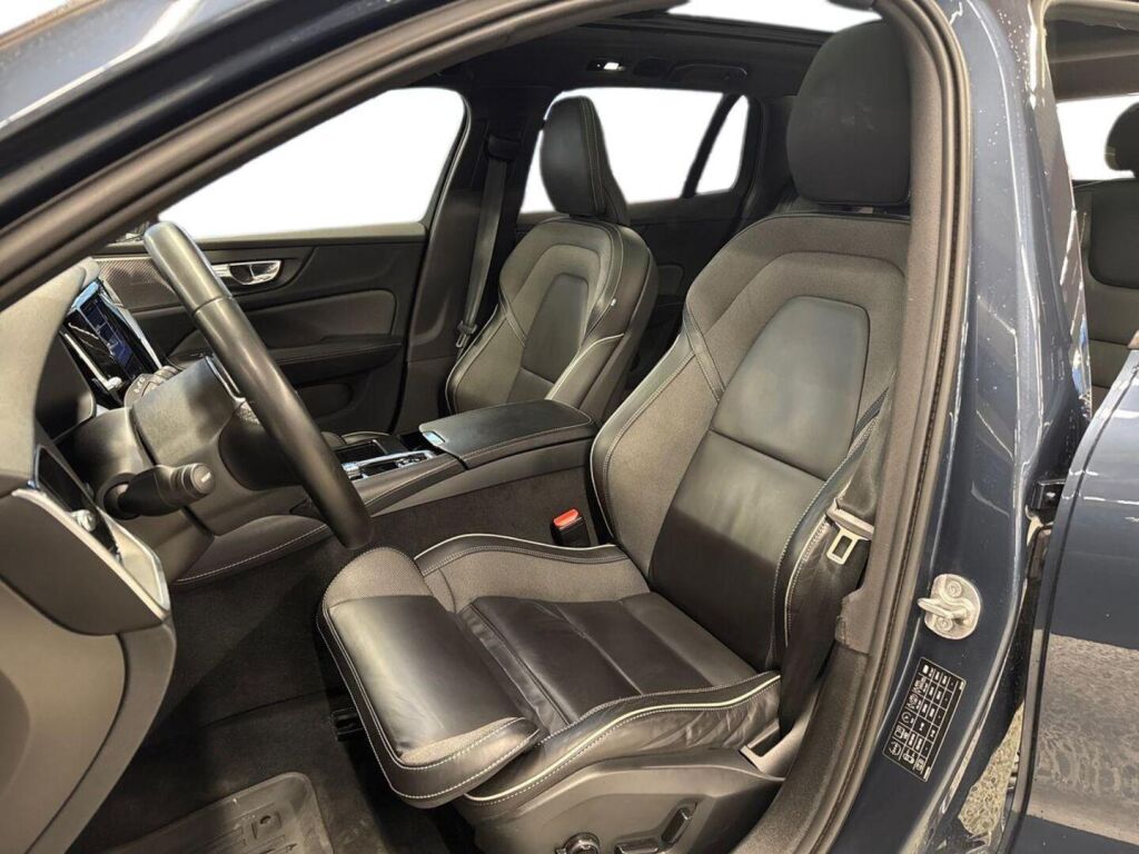 Volvo V60 2023 Sininen