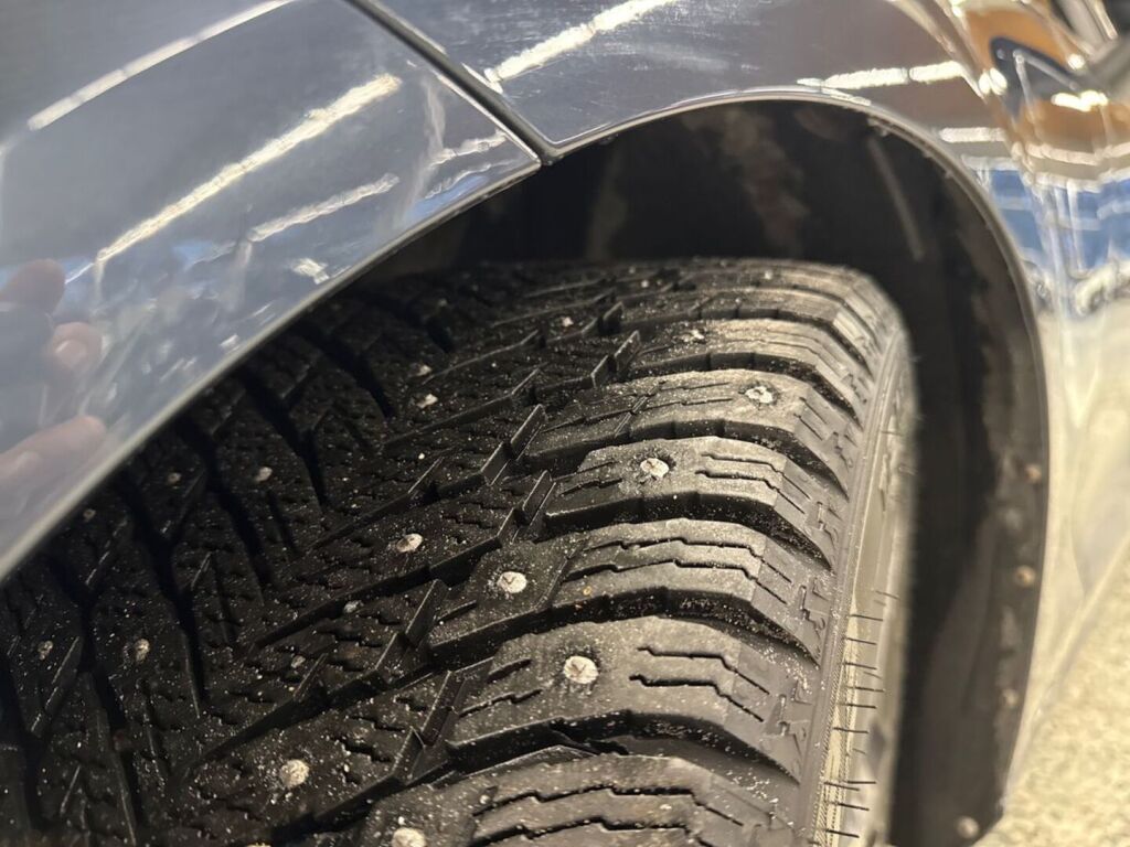 Volvo V60 2023 Sininen