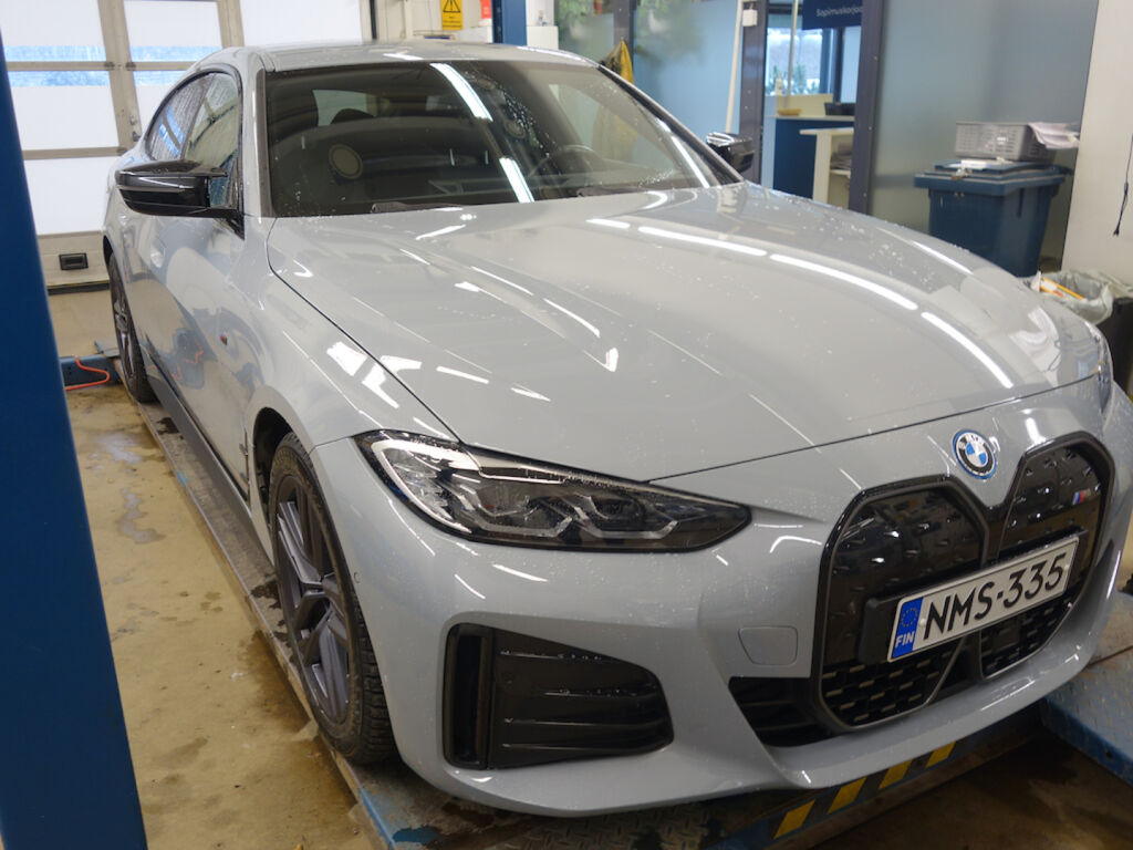 BMW i4 2023 Harmaa