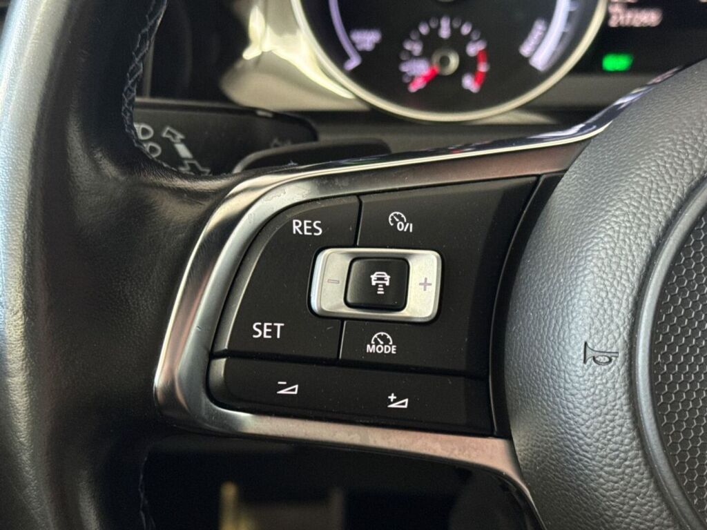 Volkswagen Golf 2017 Vihreä