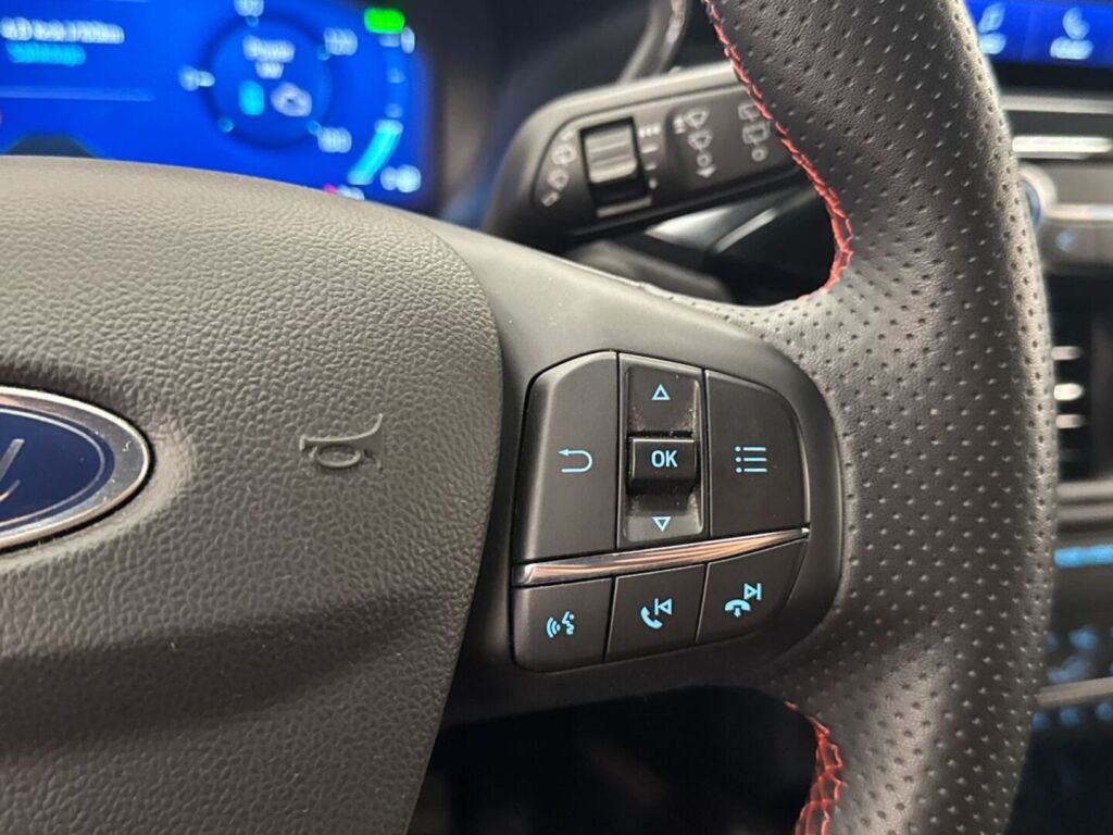 Ford Kuga 2023 Punainen