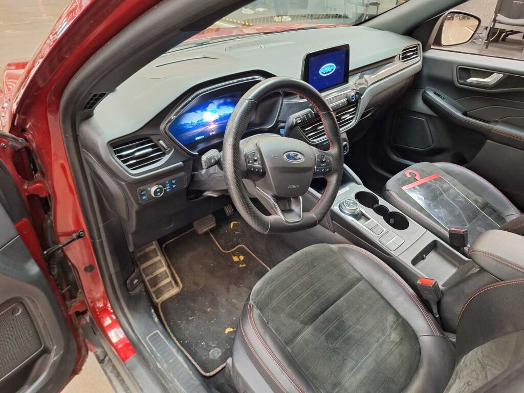 Ford Kuga 2023 Punainen