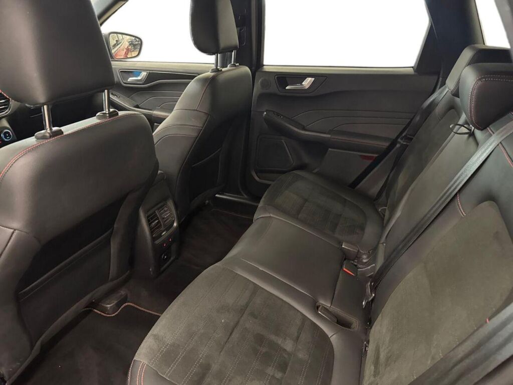 Ford Kuga 2023 Punainen