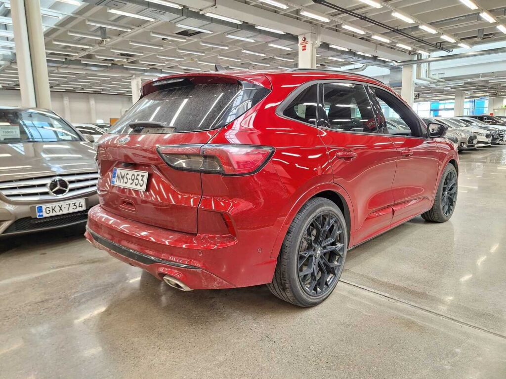 Ford Kuga 2023 Punainen