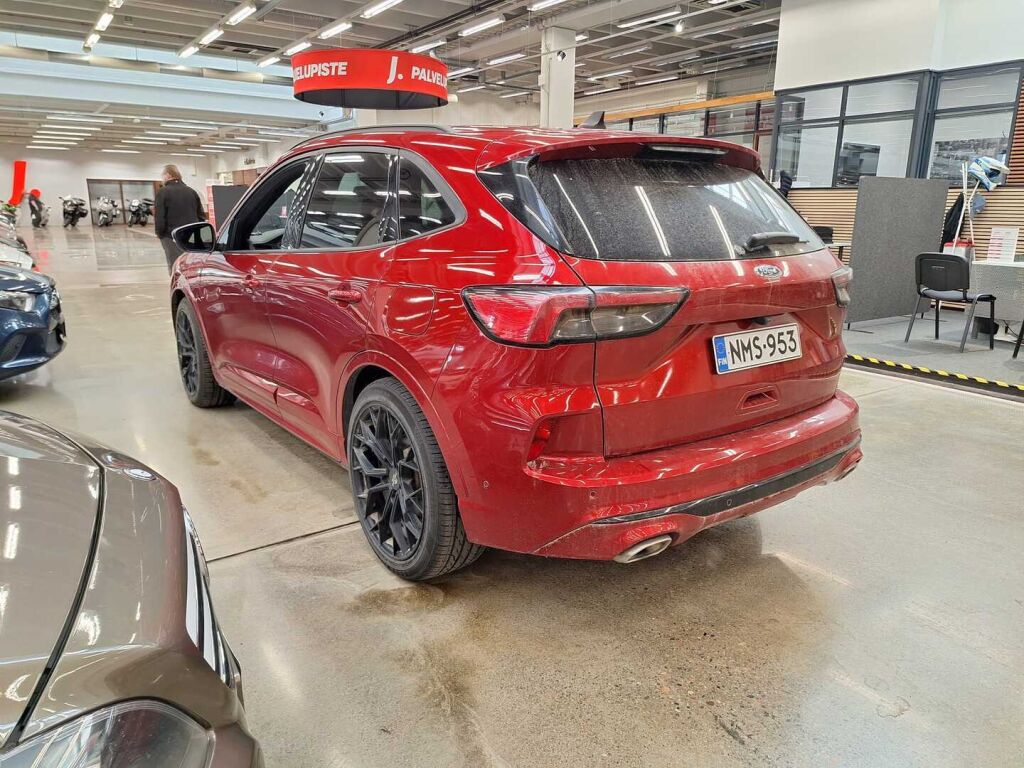 Ford Kuga 2023 Punainen