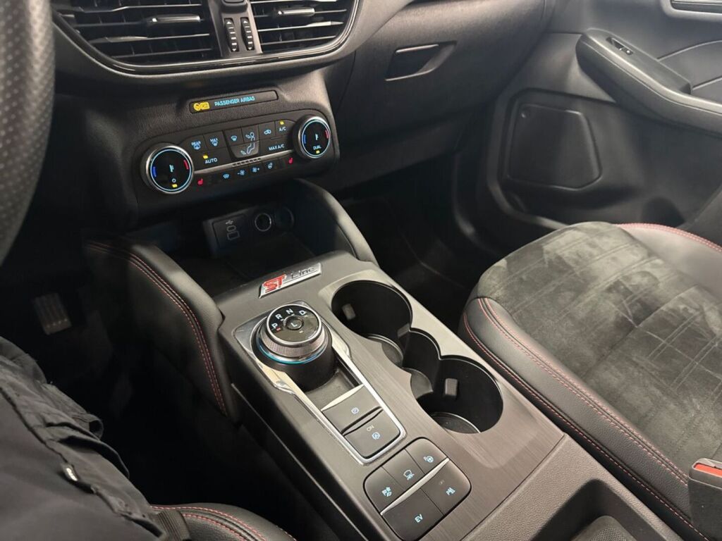 Ford Kuga 2023 Punainen
