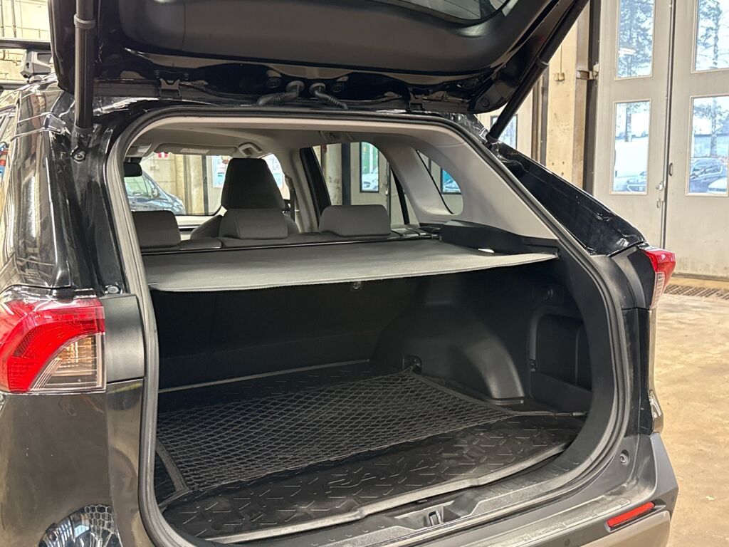 Toyota RAV4 2022 Musta