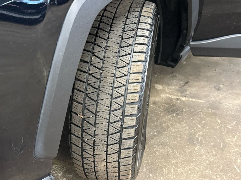 Toyota RAV4 2022 Musta