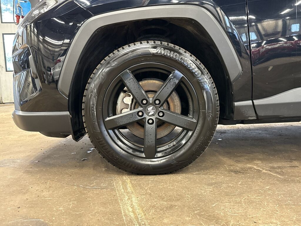 Toyota RAV4 2022 Musta