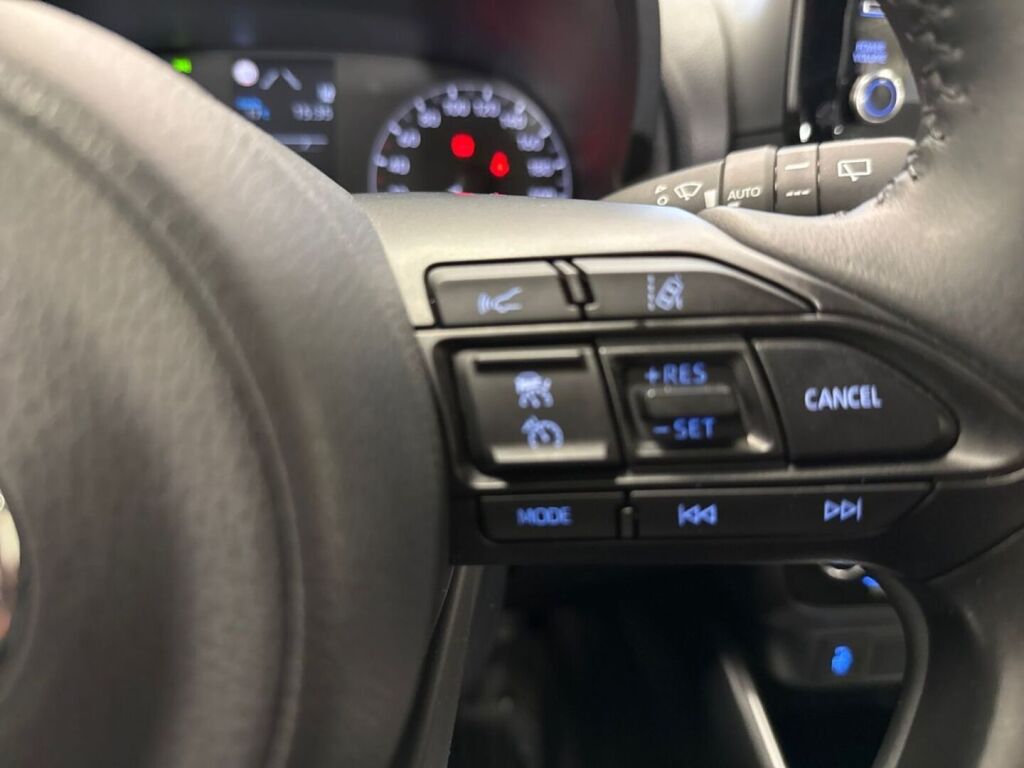 Toyota Yaris 2023 Sininen