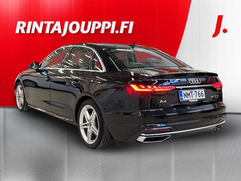 Audi A4 2023 Musta
