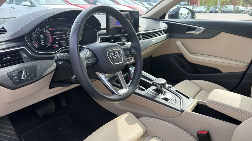 Audi A4 2023 Musta