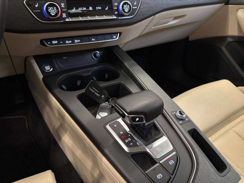 Audi A4 2023 Musta