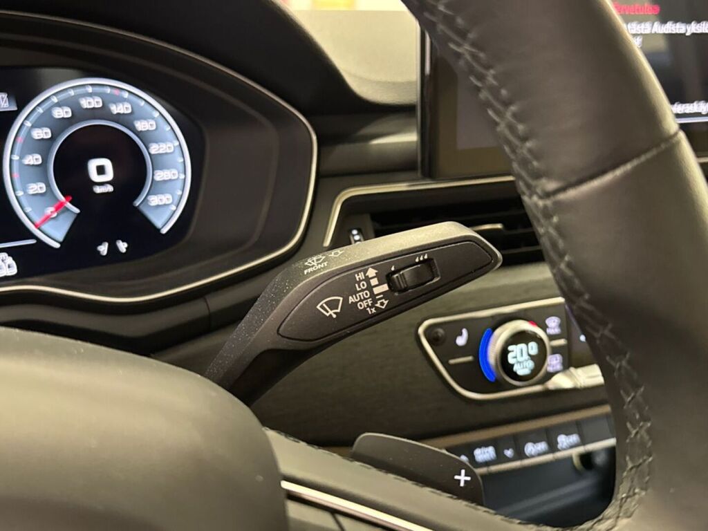 Audi A4 2023 Musta