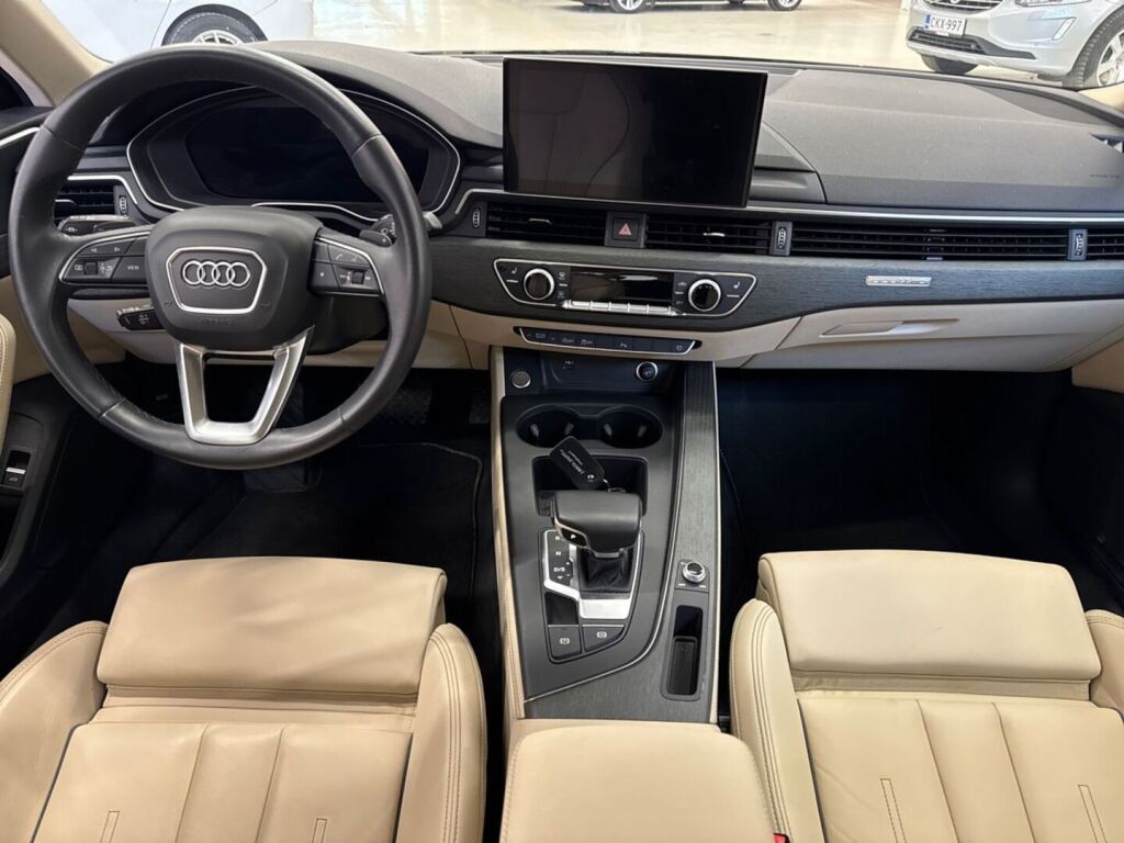 Audi A4 2023 Musta