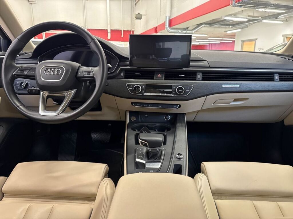 Audi A4 2023 Musta