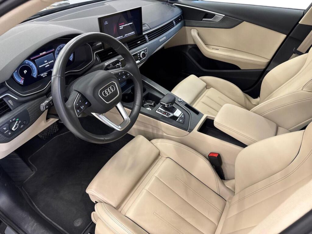Audi A4 2023 Musta