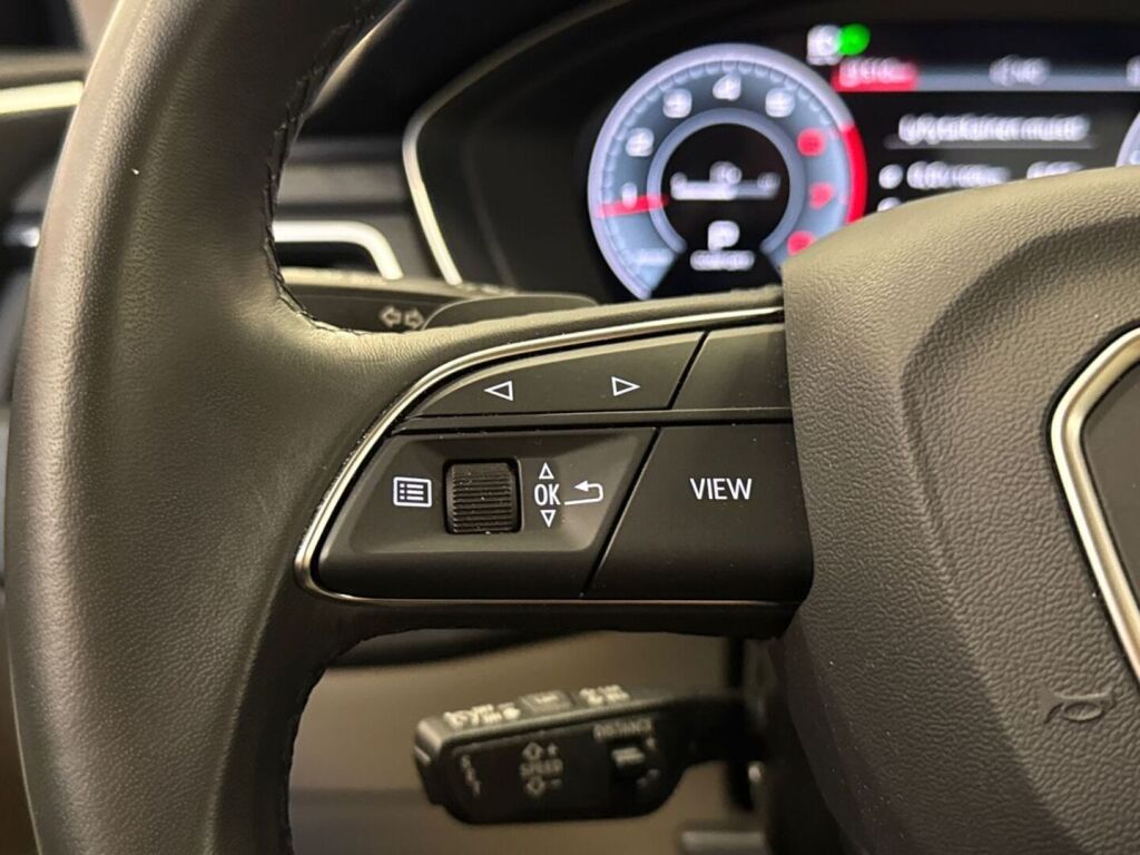 Audi A4 2023 Musta