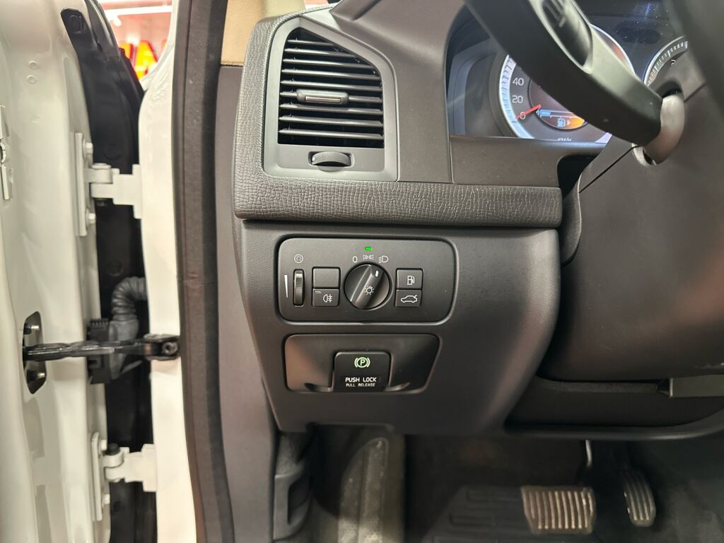 Volvo XC60 2012 Valkoinen