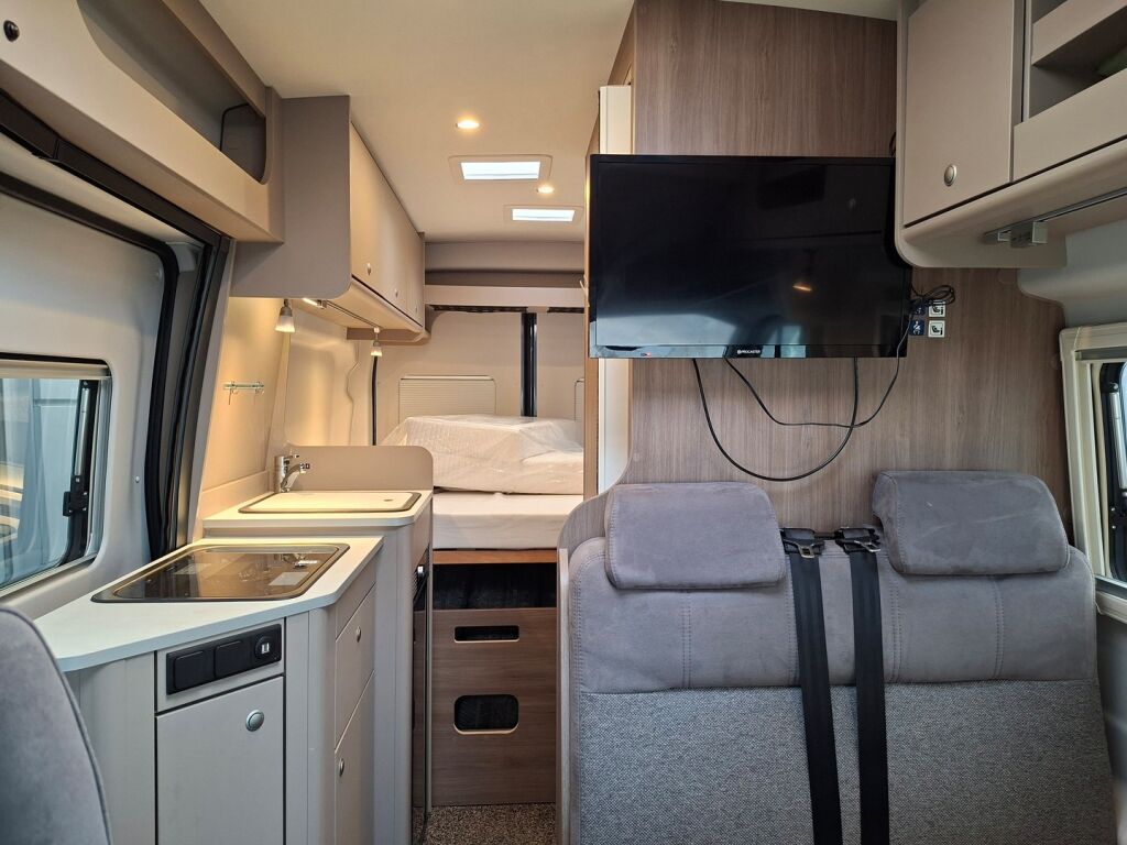 Carado CV 590 4x4 2023 Harmaa