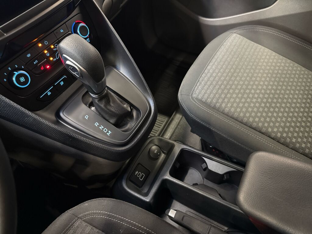 Ford Transit Connect 2023 Punainen