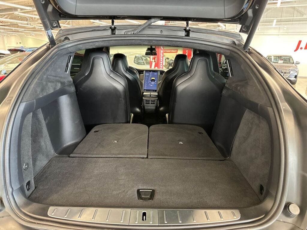 Tesla Model X 2018 Musta