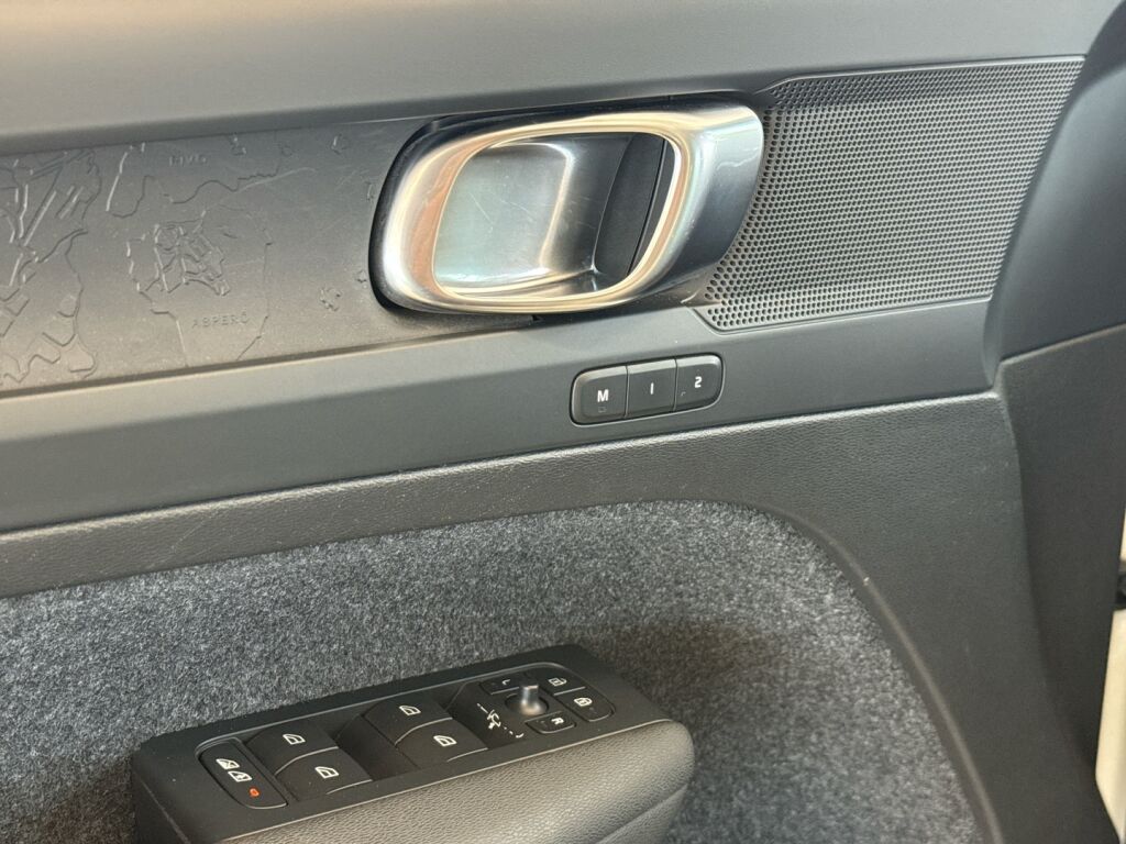 Volvo C40 2023 Valkoinen