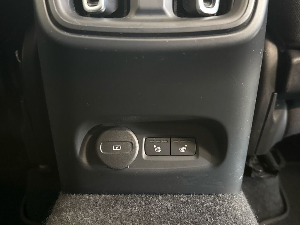 Volvo C40 2023 Valkoinen