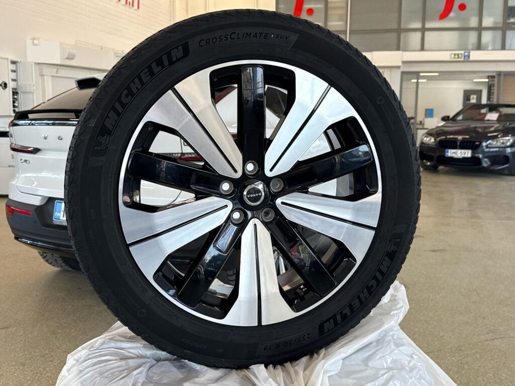 Volvo C40 2023 Valkoinen