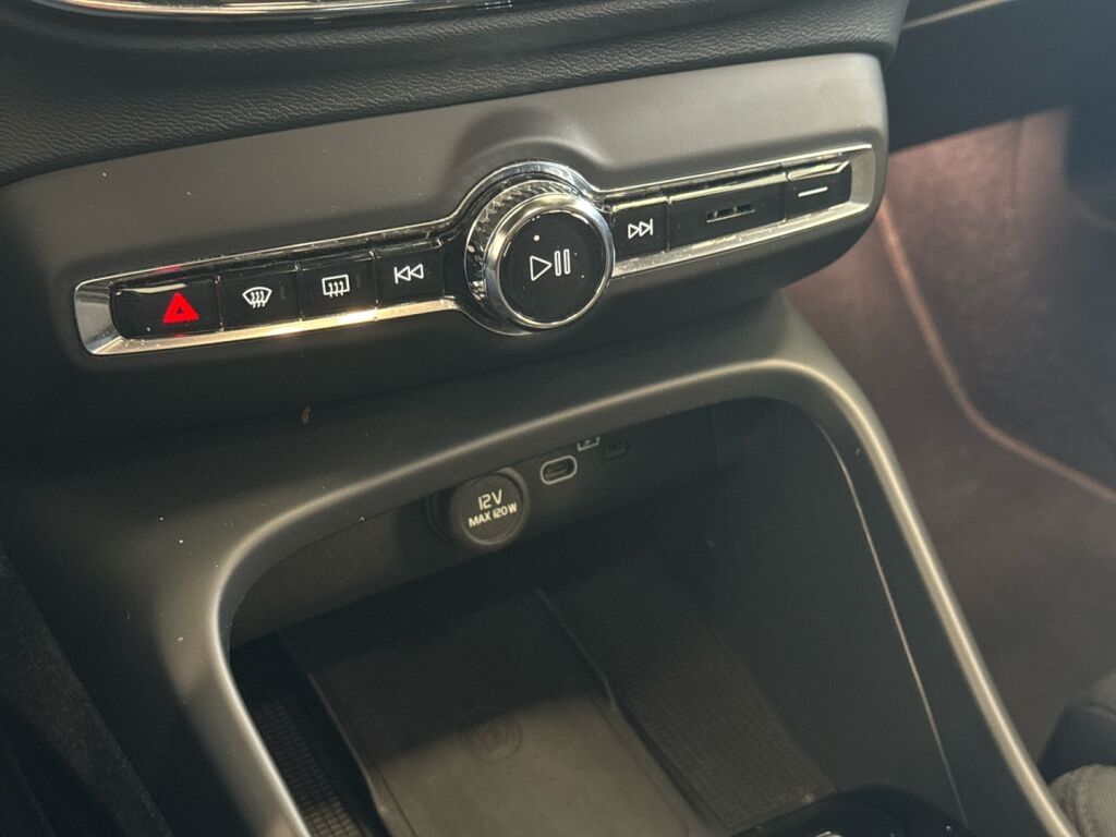 Volvo C40 2023 Valkoinen