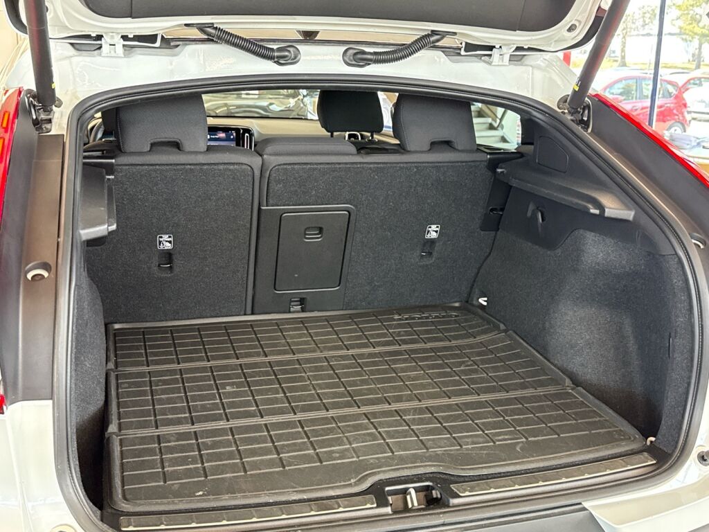 Volvo C40 2023 Valkoinen