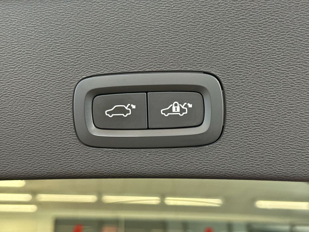 Volvo C40 2023 Valkoinen