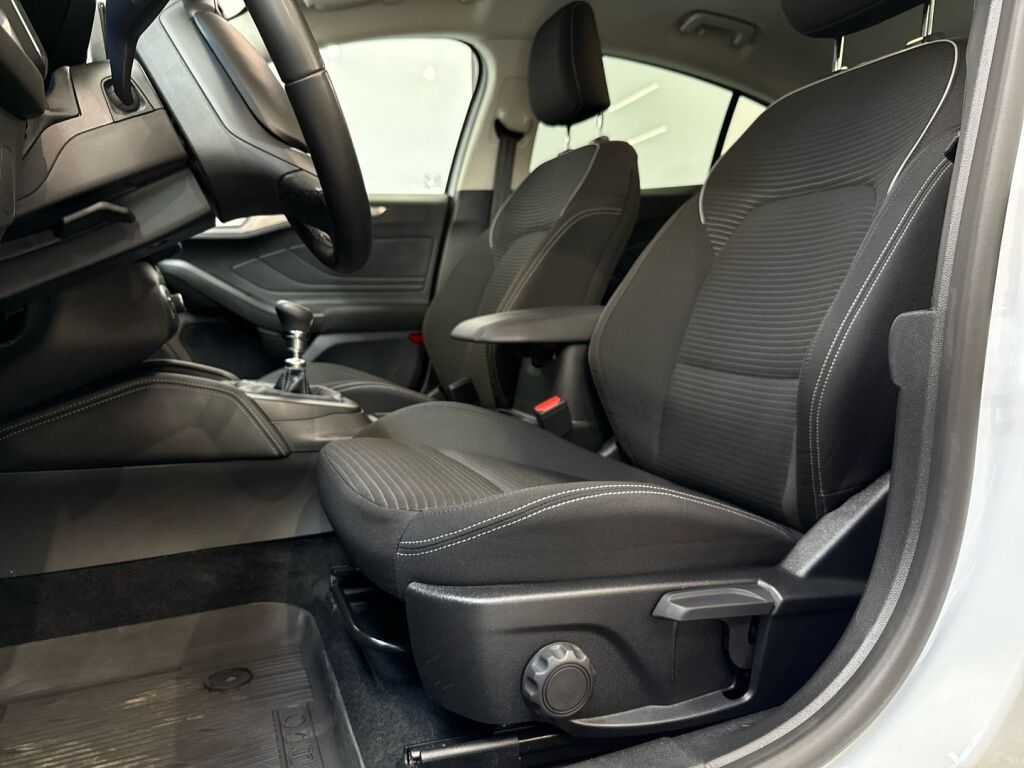 Ford Focus 2023 FROZEN WHITE