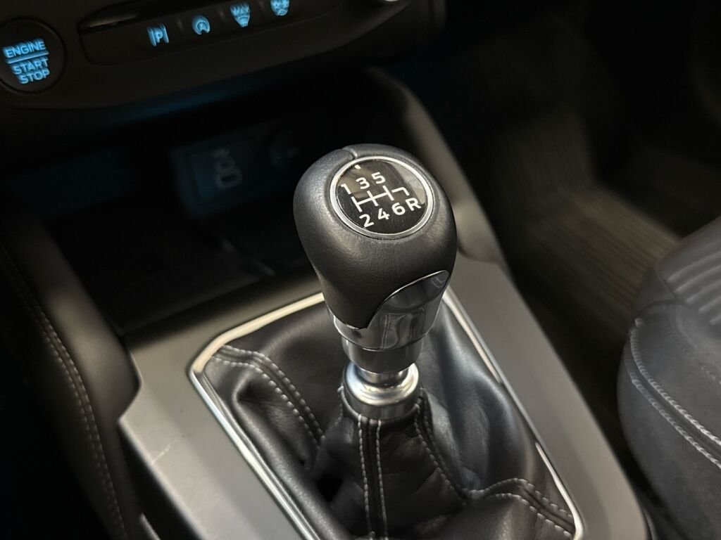Ford Focus 2023 FROZEN WHITE