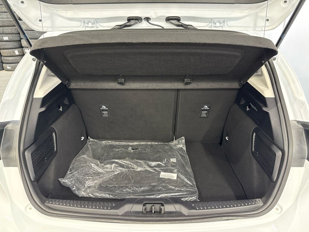 Ford Focus 2023 FROZEN WHITE